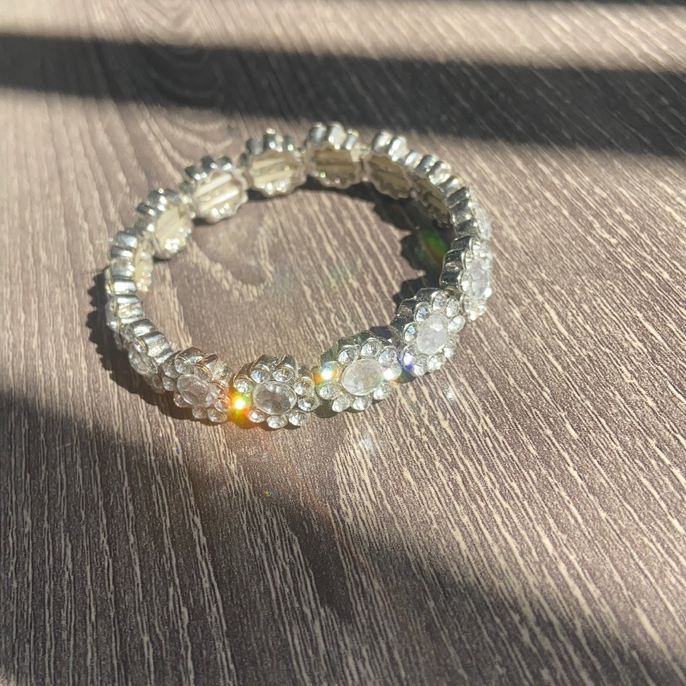 Floral gemstone bracelet